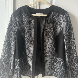 Wayf Women's Black and White Jacket